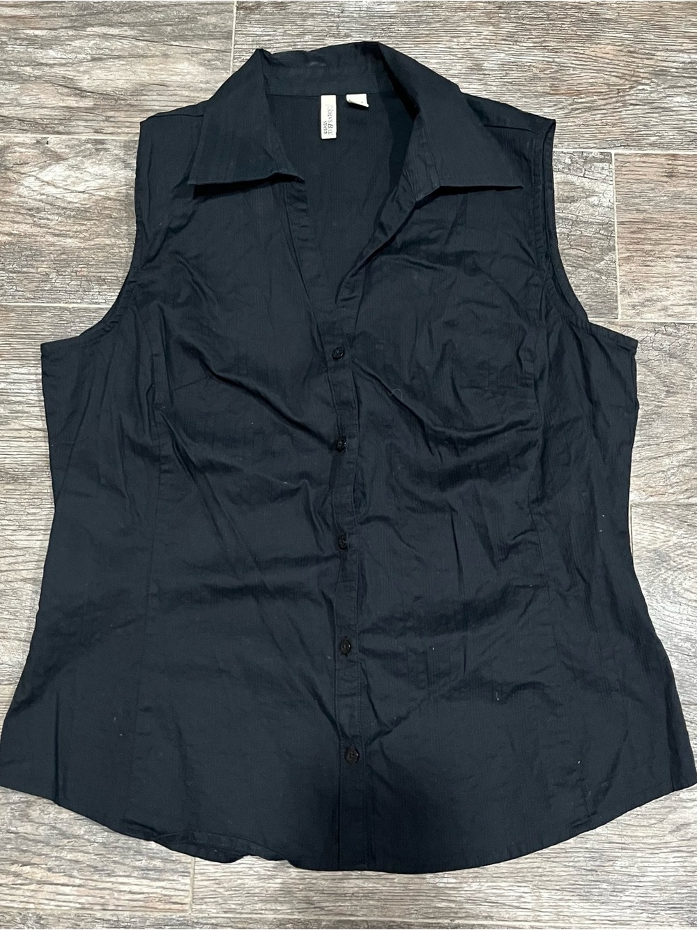 St. John's Bay Black Sleeveless Button-Down Shirt